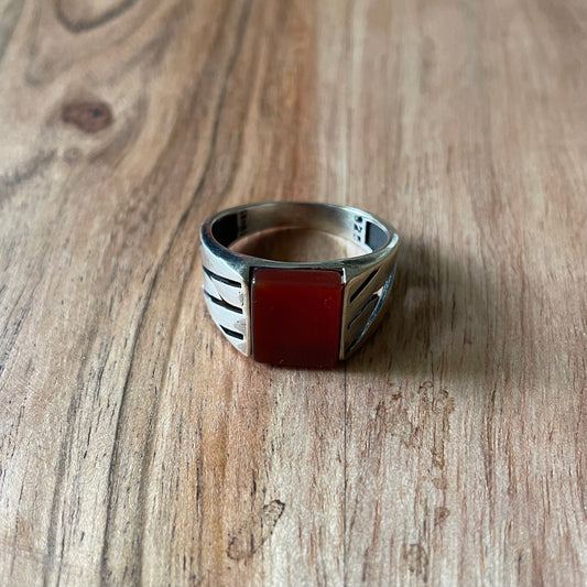 925 ring met rode edelsteen