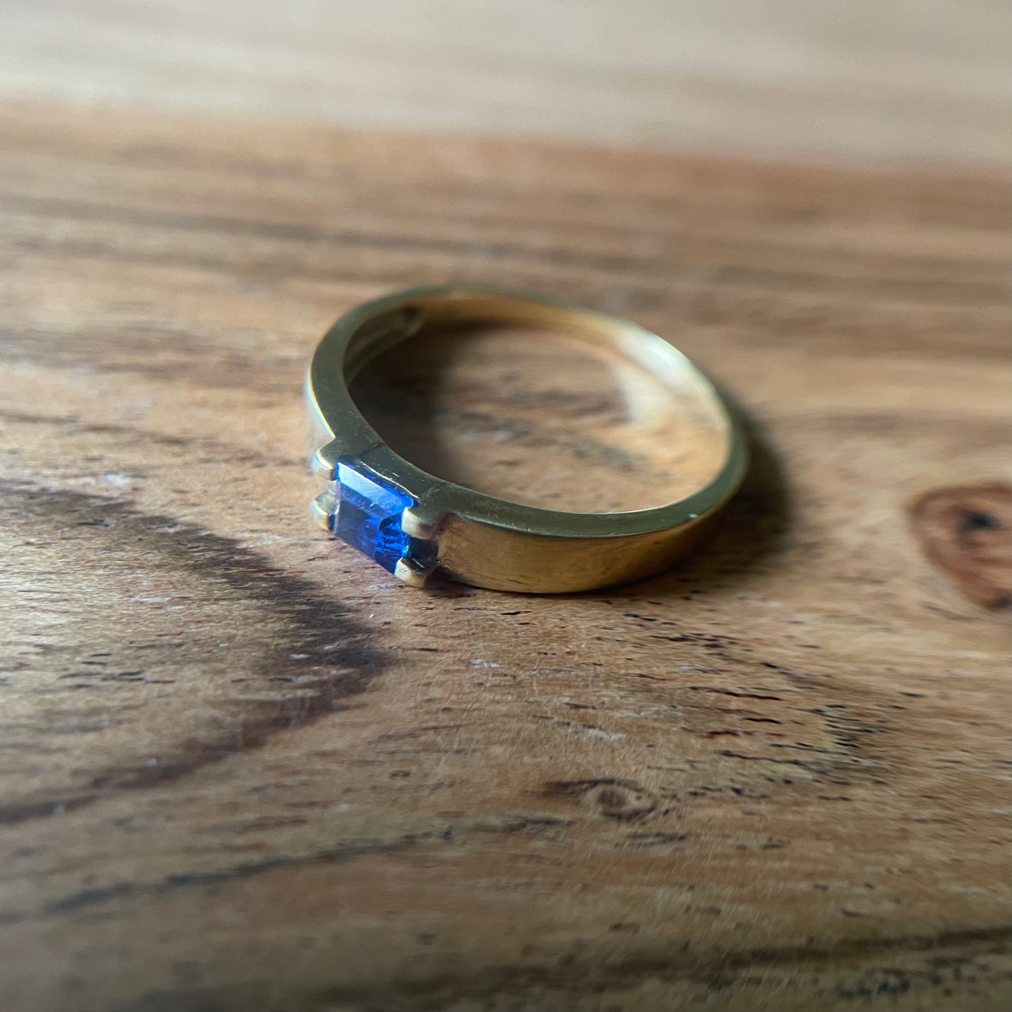 9 karaats ring blauwe saffier