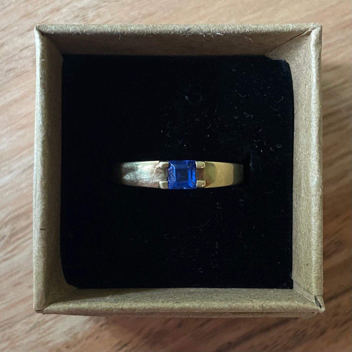 9 karaats ring blauwe saffier