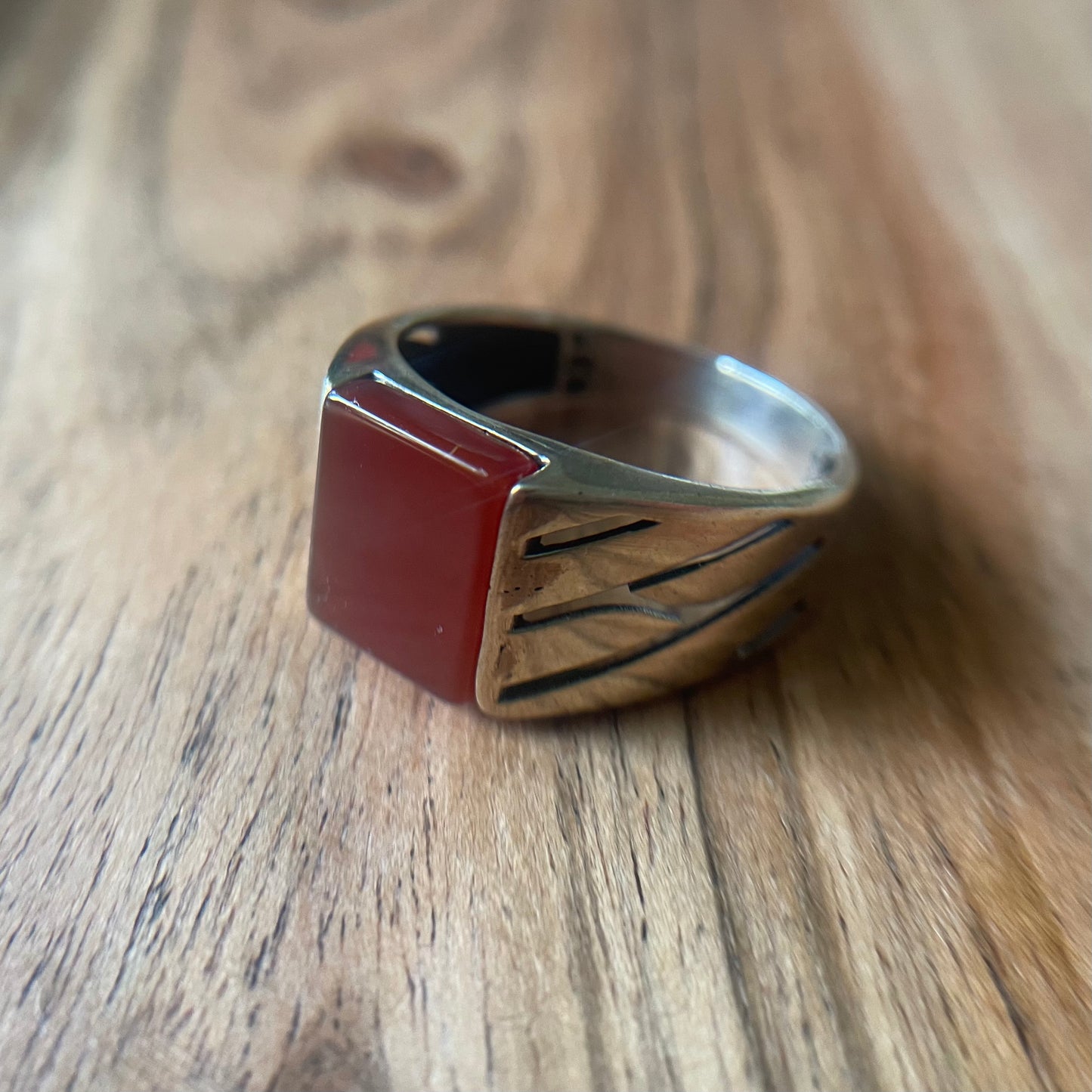 925 ring met rode edelsteen